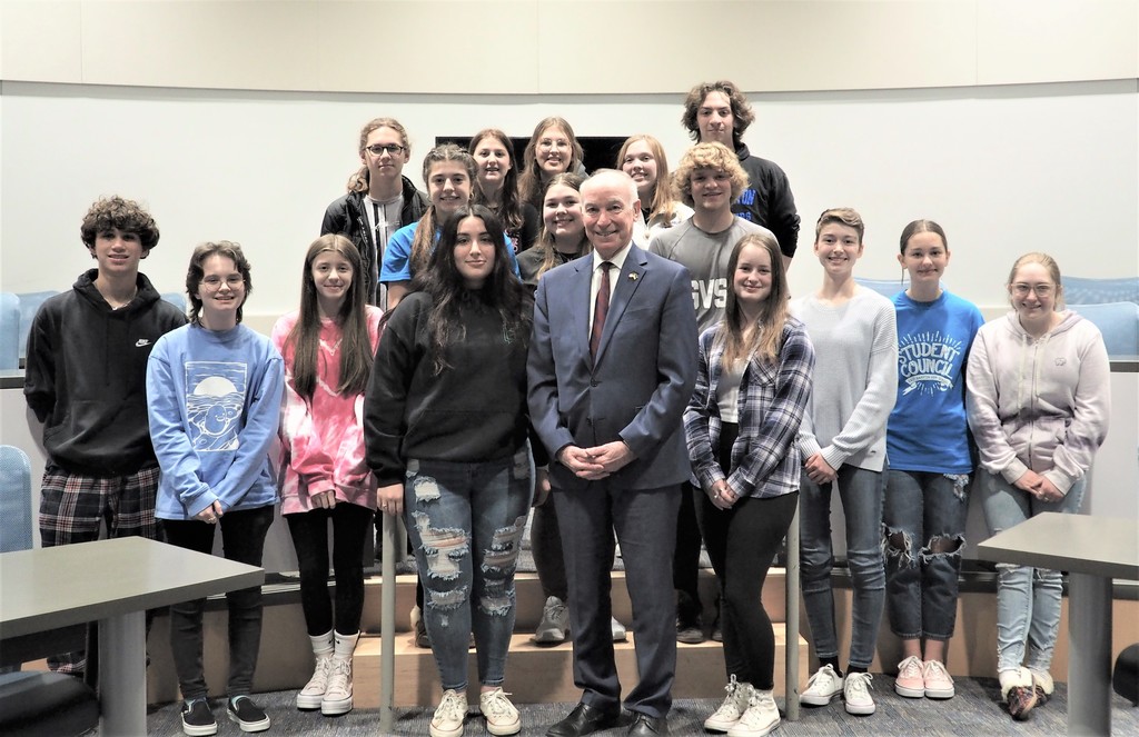 Congressman Courtney Group photo with students